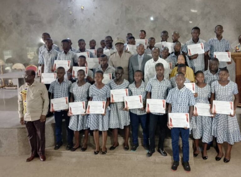 Côte d’Ivoire-AIP/Des ex-enfants en conflit avec la loi reçoivent leurs attestations de fin de formation à Tiassalé