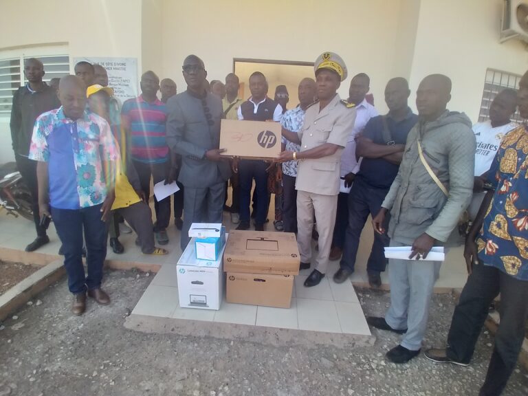 Côte d’Ivoire-AIP/ Du matériel informatique remis pour le bon fonctionnement du comité de suivi du travail des enfants de Kouto