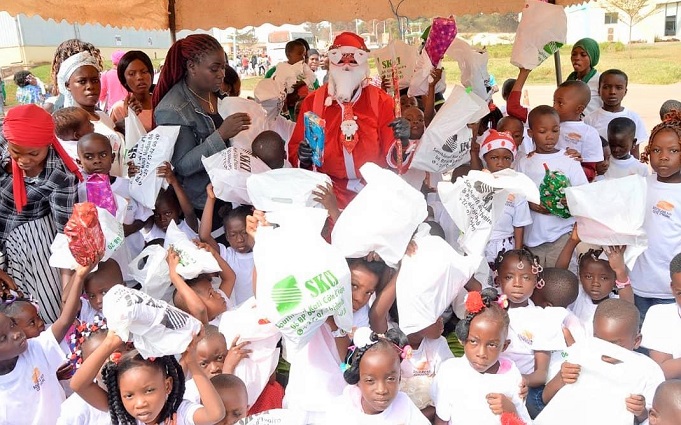 Côte d’Ivoire-AIP/ Une entreprise offre des cadeaux de fin d’année aux enfants de ses employés