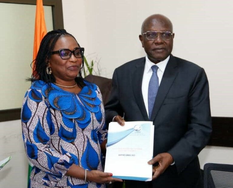 Côte d’Ivoire-AIP/ Le rapport 2022 sur l’état des droits de l’Homme remis au Haut Représentant du président de la République