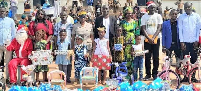 Côte d’Ivoire-AIP/ L’ONG OFAAD offre des cadeaux de Noël aux enfants à Duékoué
