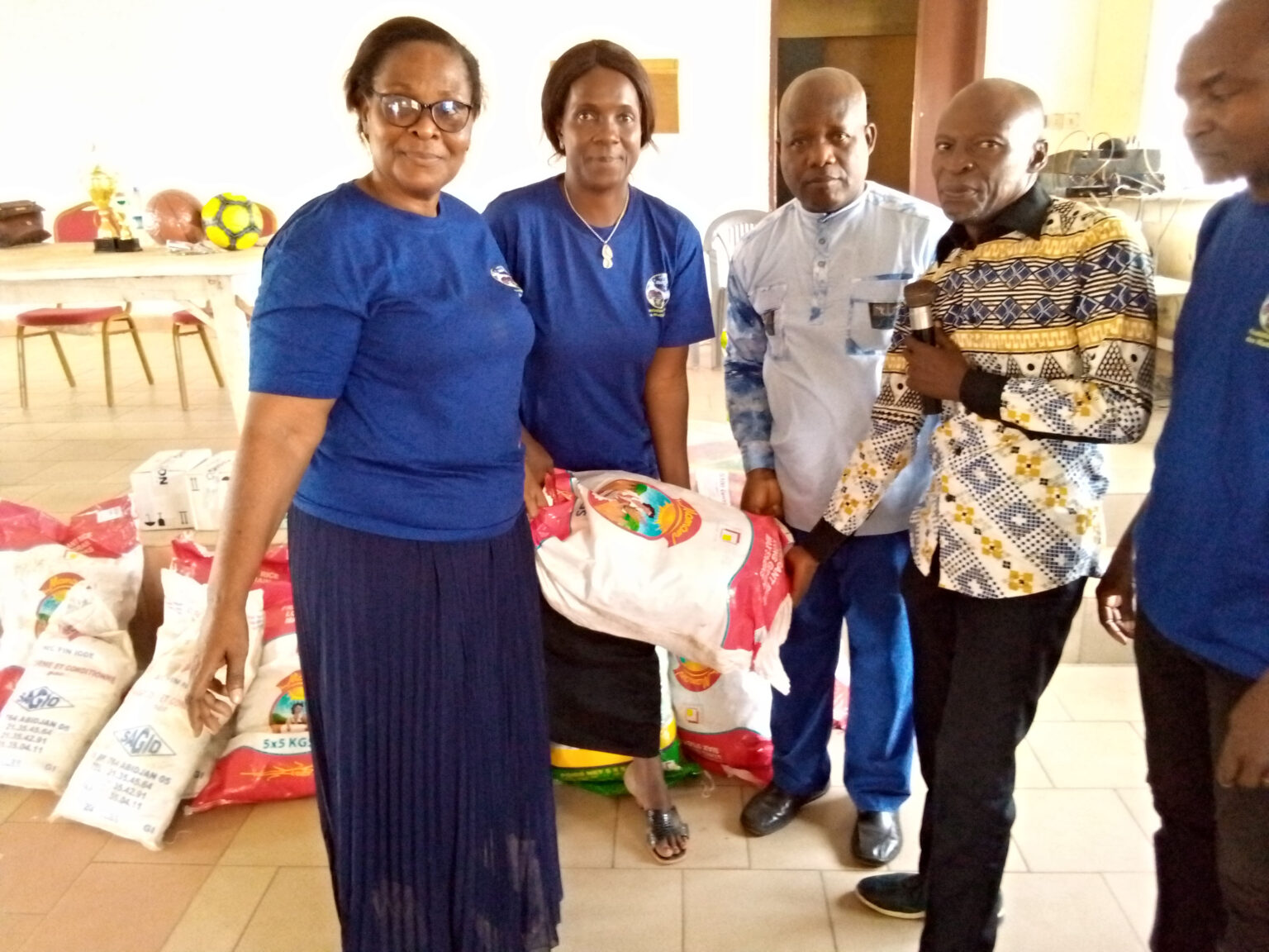 Côte d’ivoire-AIP/Une ONG offre du matériel agricole et des vivres à des veuves de la commune de Zuénoula