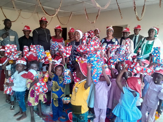 Côte d’Ivoire-AIP/ Noël 2023 : Le conseil municipal offre des cadeaux aux tout-petits de la maternelle à de Gbéléban