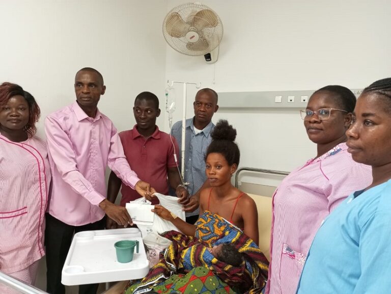 Côte d’Ivoire-AIP/Une ONG invite des parents des nouveau-nés de la nouvelle maternité de Sikensi à cultiver la paix