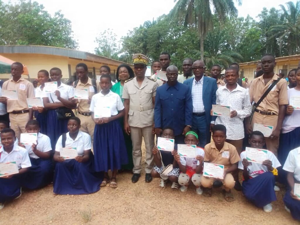 Côte d’Ivoire-AIP/Des meilleurs élèves du lycée moderne d’Alépé primés