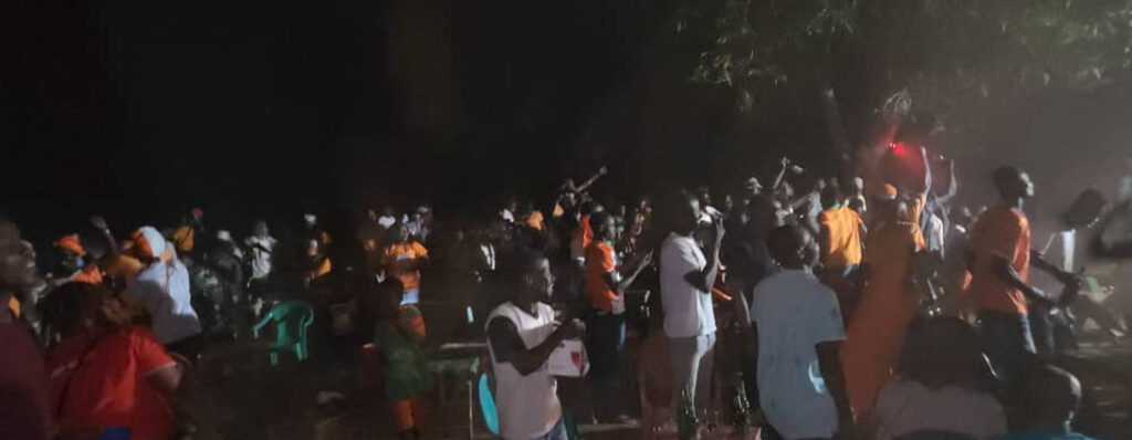 Côte d’Ivoire-AIP / CAN 2023 : ambiance festive des supporters de Yopougon Mamie Adjoua après la victoire des éléphants