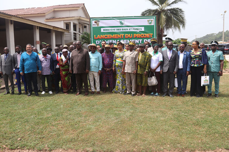 Côte d’Ivoire-AIP/ Un privé engage plus de 20 milliards FCFA pour l’aménagement de la forêt classée de Monogaga ^Les participants au lancement des activités d'aménagement de la forêt classé de Mongaga à San Pedro samedi 10 février 2024