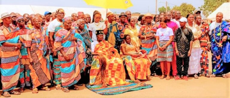 Côte d’Ivoire-AIP/ Le nouveau chef de la communauté Baoulé Gôdê de la région du Guémon entend venir en aide aux veuves et orphelins