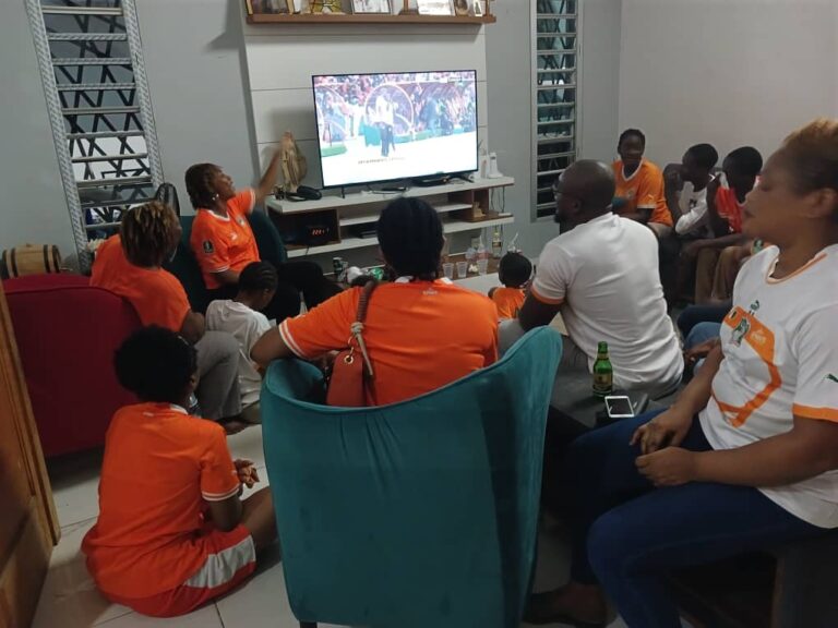 Côte d’Ivoire-AIP/ CAN 2023 : Le couronnement de la victoire des Éléphants, célébré avec triomphe dans familles abidjanaises