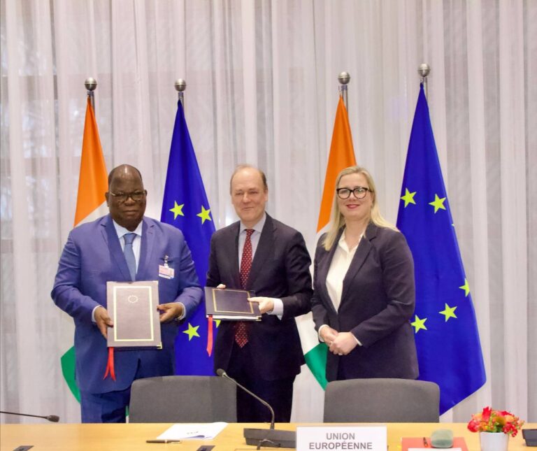 AIP-Inter/ Commerce légal du bois: La Côte d’Ivoire et l’UE signent officiellement à Bruxelles l’APV-FLEGT
