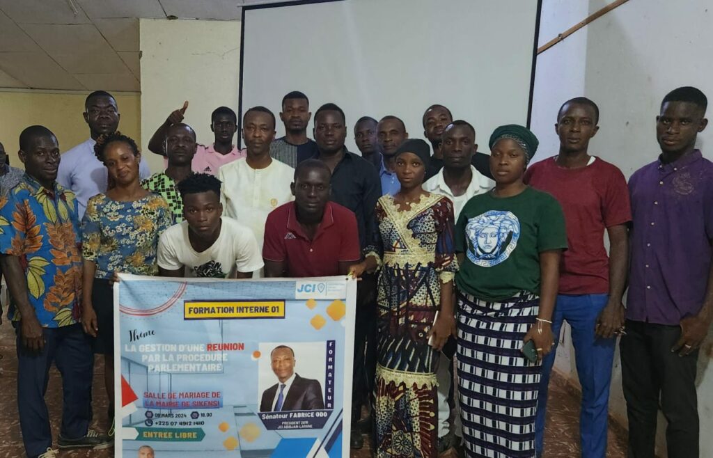 Côte d’Ivoire-AIP/Des jeunes leaders de Sikensi instruits sur la conduite d’une réunion par la procédure parlementaire