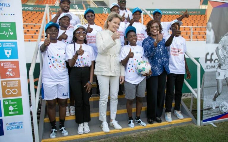 Côte d’Ivoire-AIP/La Reine de Belgique apprécie la promotion des ODD par le sport à San Pedro