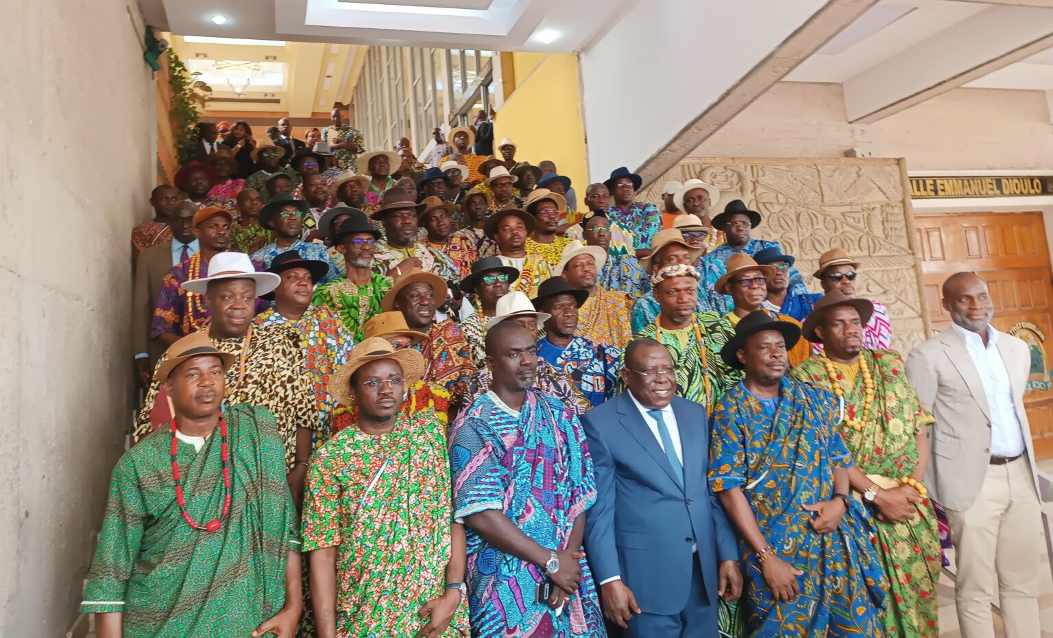 Côte d’Ivoire-AIP/ Le président Ouattara promet un véhicule à chaque chef de village Atchan et Akyé