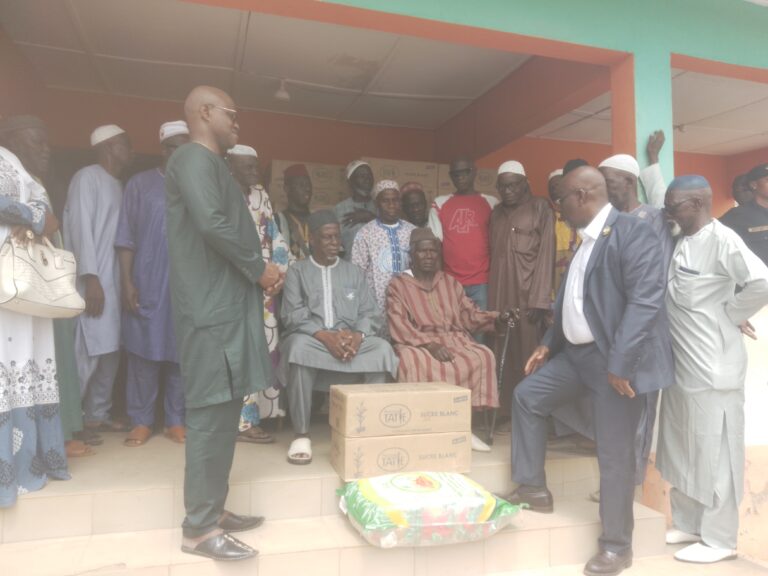 Côte d’Ivoire – AIP/ Des vivres offerts aux musulmans et chrétiens catholiques de Mankono