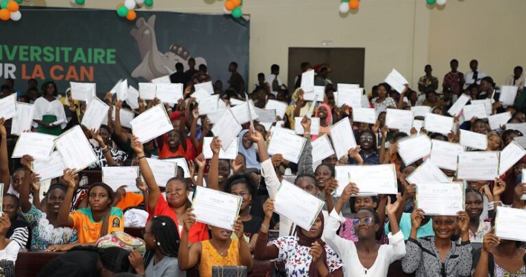 Côte d’Ivoire-AIP/ Soutien aux étudiantes en sciences et technologies: 194 bourses accordées aux filles de l’UFR STEM