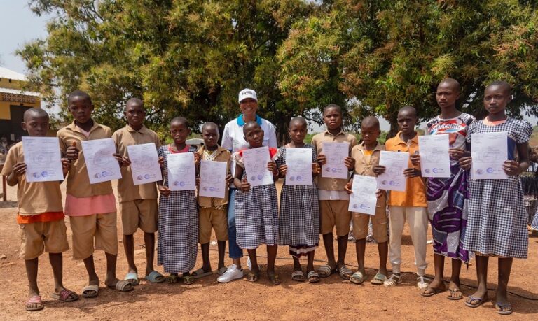 Côte d’Ivoire-AIP/ Des écoliers de Koro reçoivent leur extrait d’acte de naissance grâce à la SIFCA