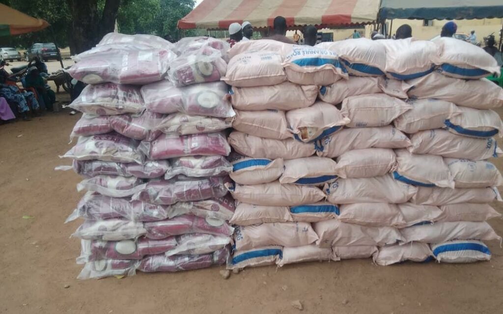 Côte d’Ivoire-AIP/ Fidèle Sarassoro offre des vivres aux musulmans et à la grande famille Zouakagnon de Korhogo