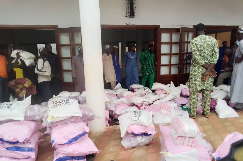 Côte d’Ivoire-AIP/ Les vivres octroyés par Pierre Dimba distribués aux musulmans de Sikensi