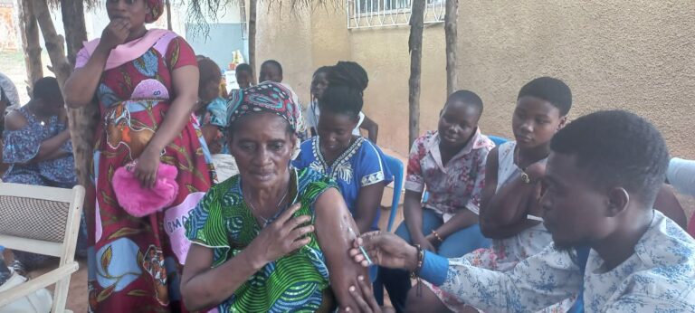 Côte d’Ivoire-AIP/Une mission de « Save the Children » évalue la vaccination contre la Covid-19 et l’engagement communautaire à Daoukro