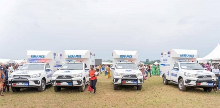 Côte d’Ivoire-AIP/ JIF 2024: Dominique Ouattara offre quatre ambulances aux centres de santé de Songon