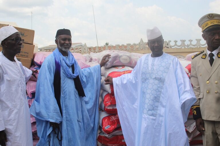 Côte d’Ivoire-AIP/ Ramadan 2024: le président de l’Assemblée nationale fait des dons à la communauté musulmane d’Agboville