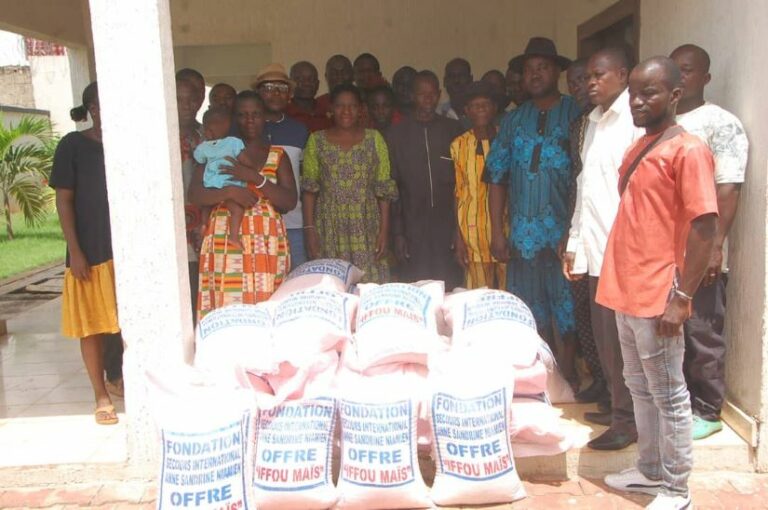 Côte d’Ivoire-AIP/La fondation « secours international Sandrine Niamien » offre des semences de maïs traitées aux populations de Daoukro
