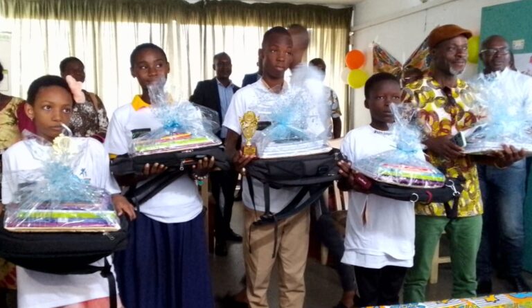 Côte d’Ivoire-AIP/ Remise de prix aux lauréats du concours de dessins et slogans de lutte contre la drogue en milieu scolaire