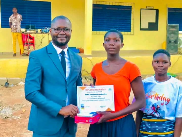 Côte d’Ivoire – AIP / Les élèves de Sinematiali invités à prioriser le livre au détriment des outils ludiques de communication