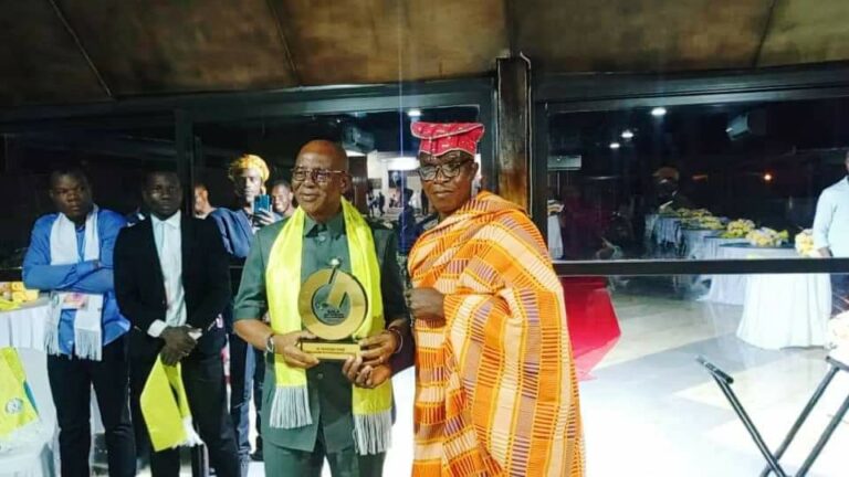 Côte d’Ivoire -AIP/ Gala des bâtisseurs de la Marahoué : le maire Yacouba Koné reçoit le prix de la meilleure gouvernance locale