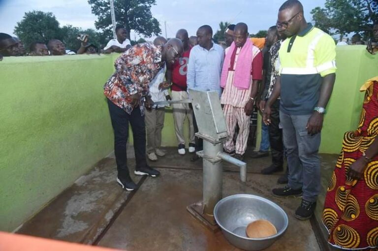 Côte d’Ivoire-AIP/ Des pompes à motricité humaine remises aux populations de Legantedouo, Devrodouo et Legantédouo