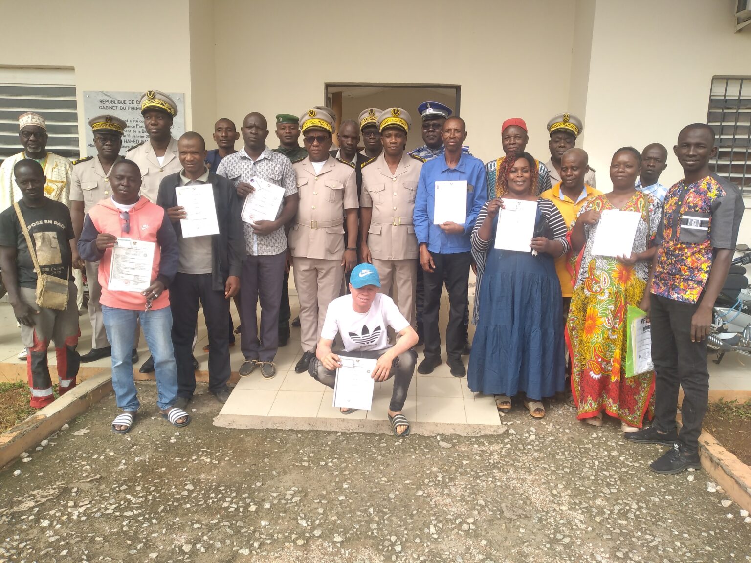 Côte d’Ivoire-AIP/ Trente-cinq artisans du département de Kouto reçoivent leurs cartes professionnelles et registres de métier