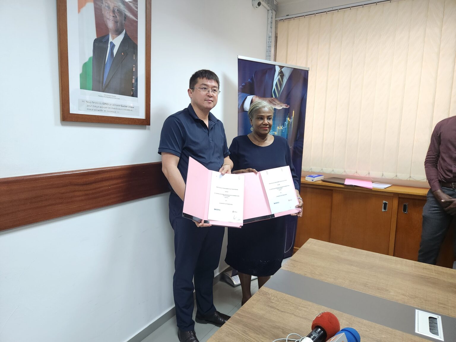 Côte d’Ivoire-AIP/ Le CEPICI et un consortium chinois signent une convention pour la réalisation d’un pôle économique industriel dans l’Agneby-Tiassa
