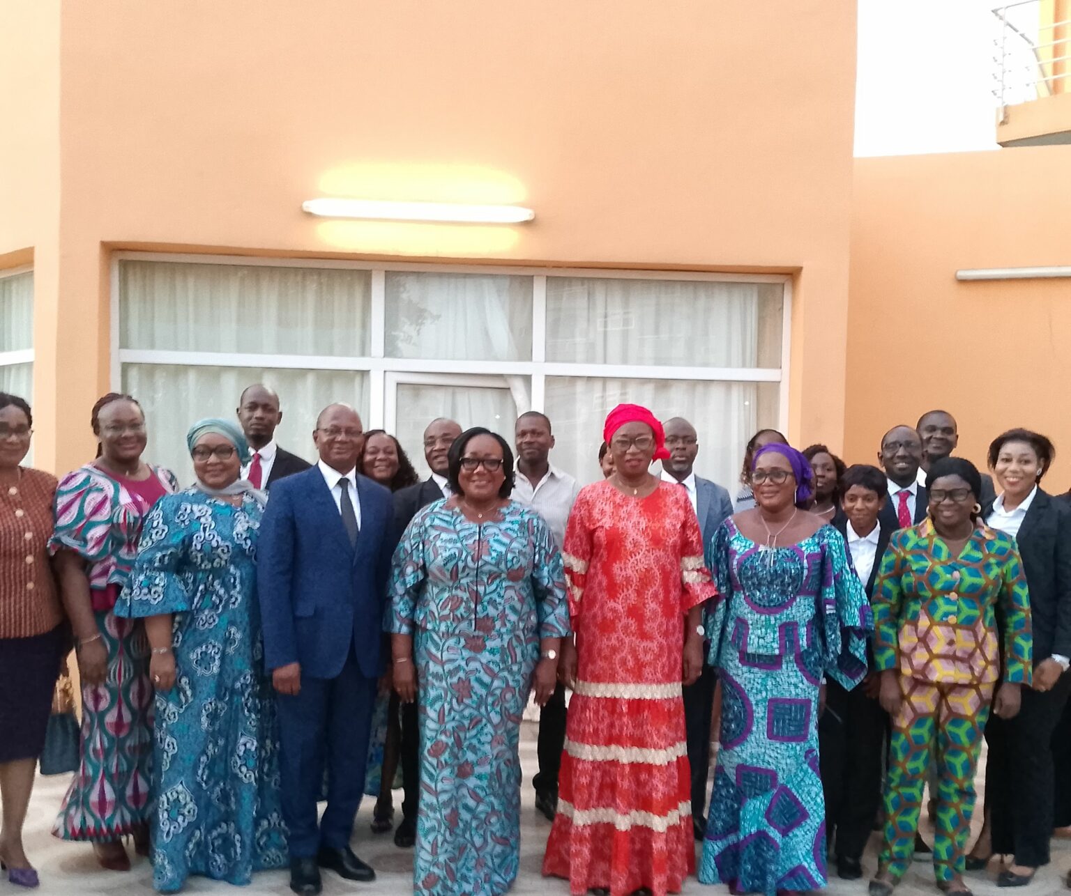 Côte d’Ivoire-AIP/ Anne Ouloto exhorte le centre d’éducation à distance à la performance