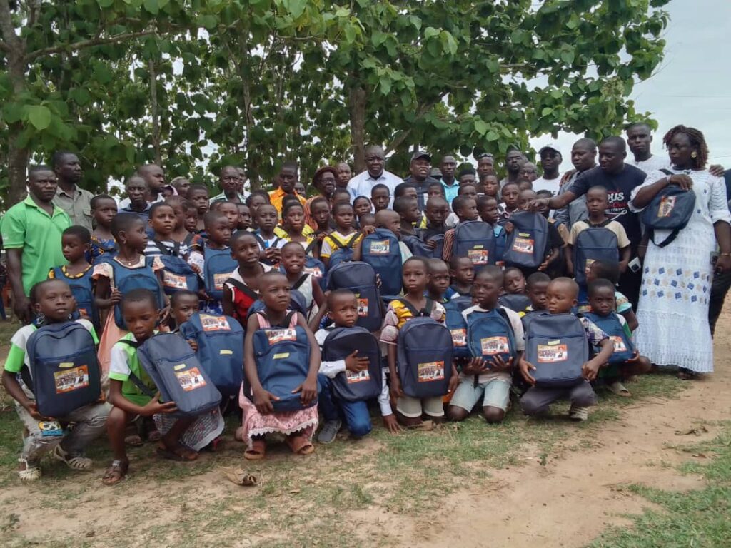 Côte d’Ivoire-AIP/ Les meilleurs élèves de plusieurs villages de la sous-préfecture d’Afféry primés