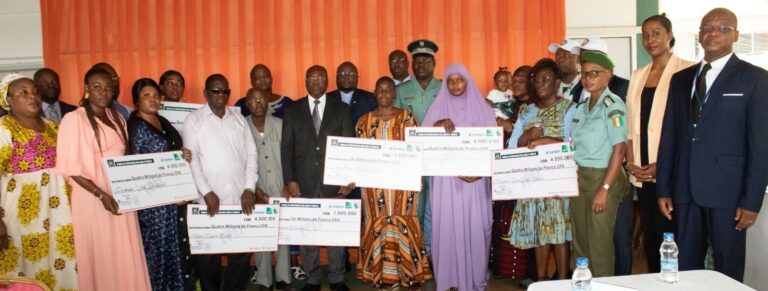 Côte d’Ivoire-AIP/Le fonds de prévoyance des eaux et forêts remet des chèques aux ayants droit des agents décédés