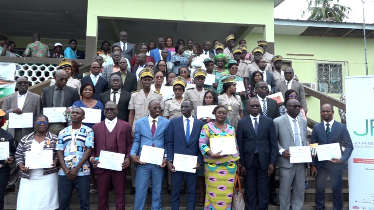 Côte d’Ivoire-AIP/ Cinquante fonctionnaires de la région du Sud-Comoé honorés lors des Journées de la fonction publique
