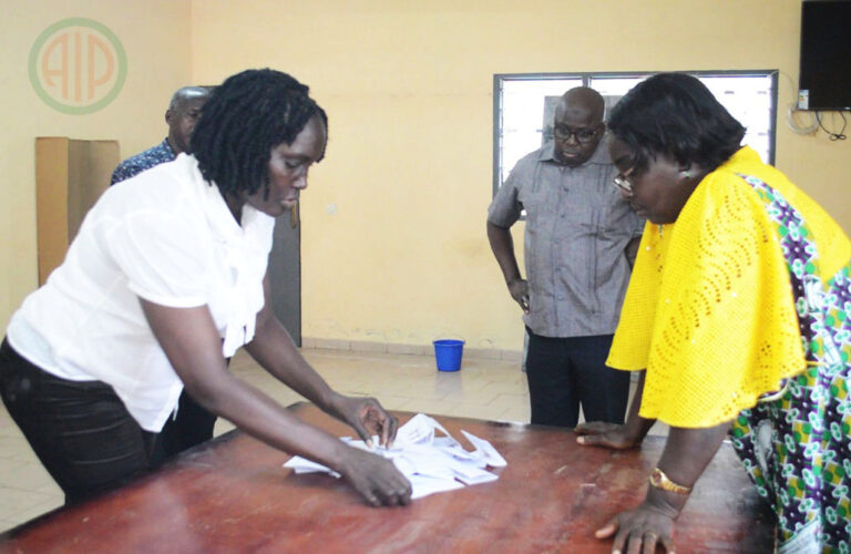 Côte d’Ivoire-AIP/ L’expertise de la CEI régionale sollicitée à Divo pour garantir la transparence de l’AG élective du bureau d’une association de femmes