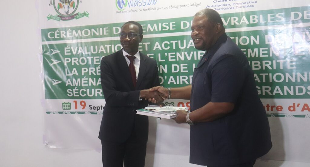 Côte d’Ivoire – AIP/ Les conclusions de trois études pour le développement du district autonome du Sassandra-Marahoué remises à son ministre-gouverneur