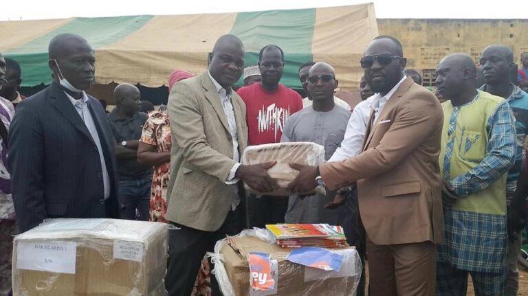 Côte d’Ivoire-AIP/ L’association « Les amis d’enfance de Bouaké » fait don de 4 200 kits scolaires à 15 établissements primaires