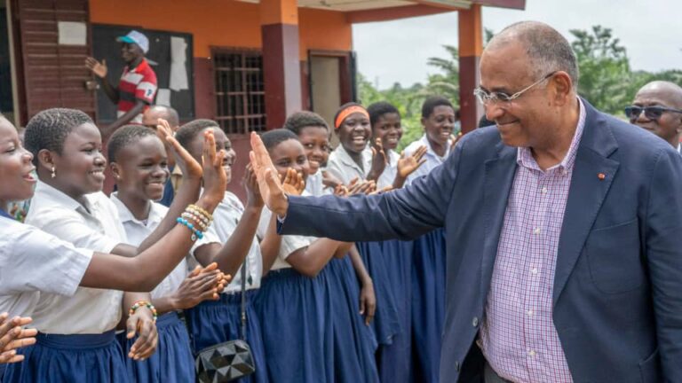 Côte d’Ivoire-AIP/ Le conseil régional de la Mé dote deux collèges de proximité du département d’Akoupé de salles spécialisées