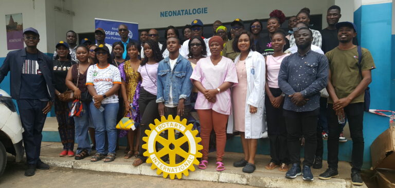 Côte d’Ivoire-AIP/ Le Rotaract Club Abidjan Deux Plateaux fait un don au centre néonatal de l’hôpital général de Yopougon Attié