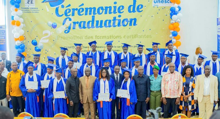 Côte d’Ivoire-AIP/ Les auditeurs de la 2e promotion des formations certifiantes du CUAPTD reçoivent leurs certificats de fin de formation