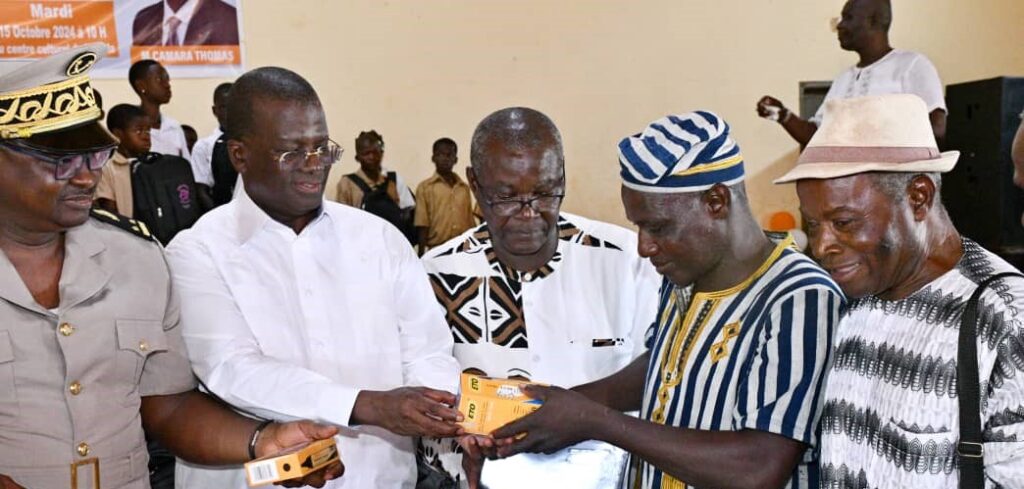Côte d’Ivoire-AIP/ Cinq cents kits scolaires offerts aux meilleurs élèves de Katiola