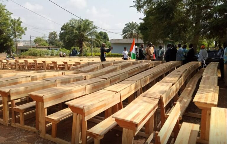 Côte d’Ivoire -AIP/ Des tables-bancs du conseil régional pour les écoliers du Haut Sassandra