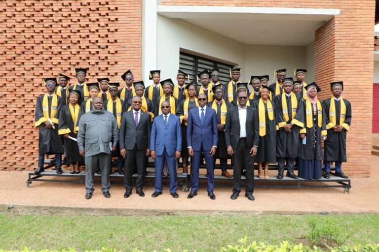 Côte d’Ivoire-AIP/Le ministre Koffi N’Guessan appelle ses filleuls de l’ENSEA à s’adapter aux nouveaux défis