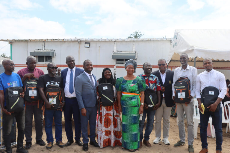 Côte d’Ivoire-AIP/ Le ministère de la famille remet des kits scolaires à des ONG et enfants vulnérables
