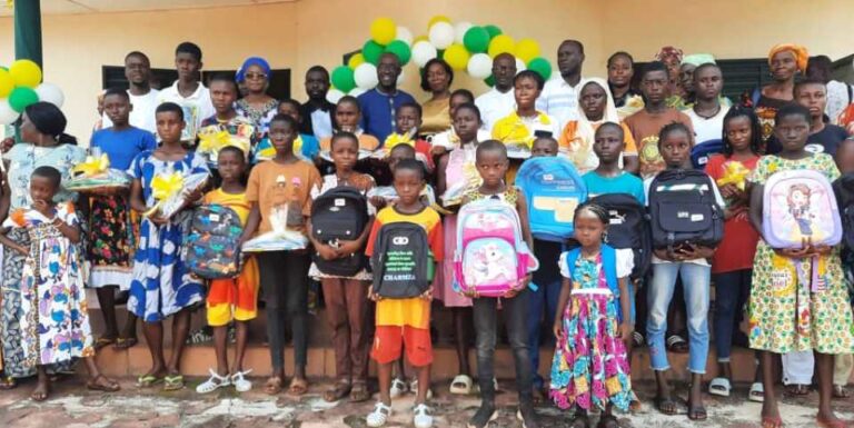 Côte d’Ivoire-AIP/ L’église Vase d’Honneur offre des kits à des élèves démunis d’Oumé