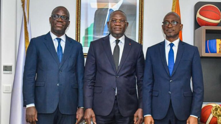 Côte d’Ivoire-AIP/ Des émissaires de Cissé Bacongo expriment au ministre Silas Metch le besoin d’un stade omnisports à Mankono