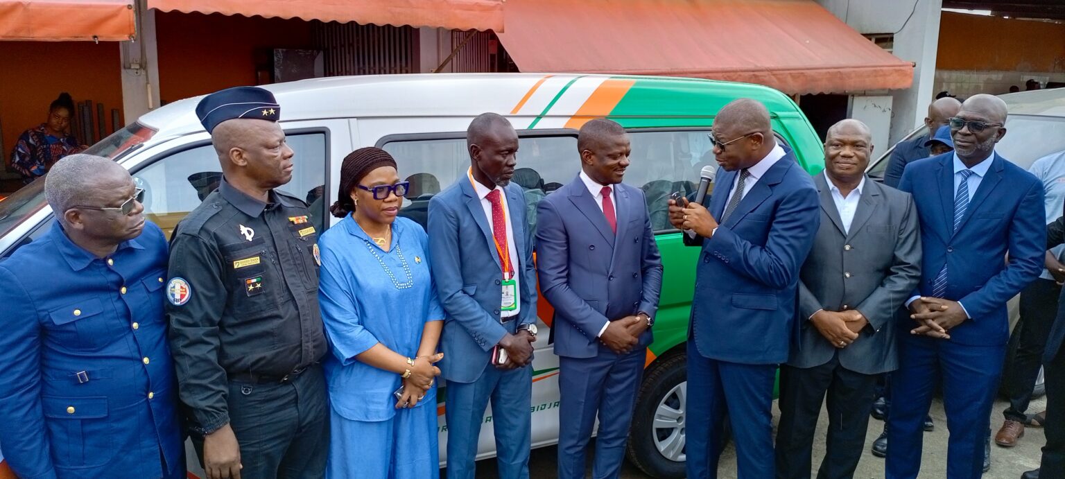 Côte d’Ivoire-AIP/ Le PTUA amorce sa phase pilote avec la mise en circulation de 50 mini-cars climatisés dans le District d’Abidjan