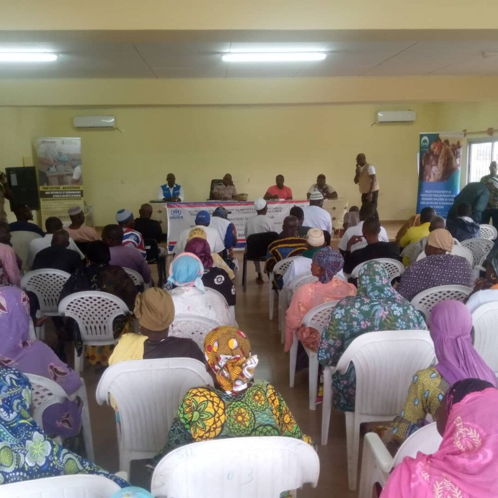 Côte d’Ivoire-AIP/ Le sous-préfet de Kaouara exhorte les populations à faire la déclaration de naissances de leurs enfants Une vue de la salle à Kaouara.